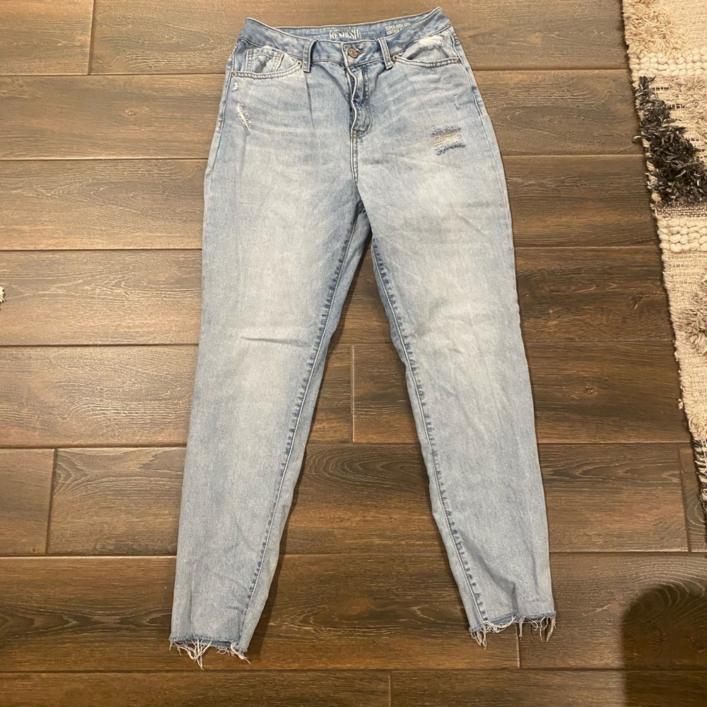 Super High Rise, Skinny Light Wash Vintage Jean - 7